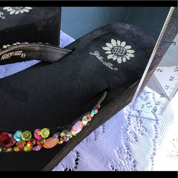 Women’s Yellow Box Multi-color Flip Flop / Sandals Size 8.5 - Picture 2 of 8